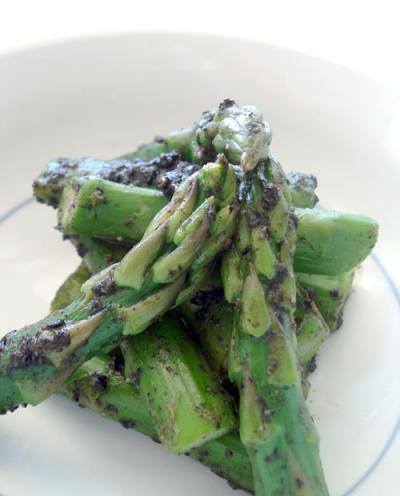 Asparagus with black sesame sauce Asparagus with black sesame sauce