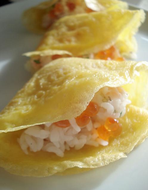 Hamaguri-zushi or flower sushi Hamaguri-zushi or flower sushi