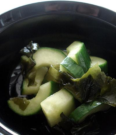Sweet and sour cucumber and wakame pickles Sweet and sour cucumber and wakame pickles
