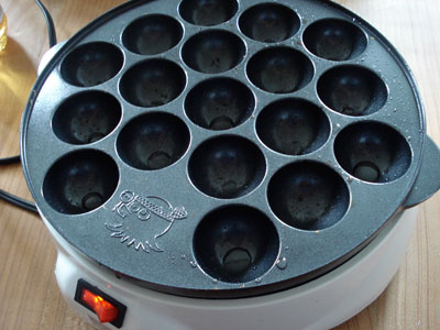 Electric Takoyaki Maker With Free Takoyaki Tools - Specialty & Novelty Cake  Pans for Takoyaki Octopus Ball, Cake Pop, Ebelskiver, Aebleskiver 