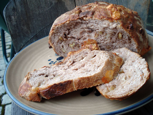 http://justhungry.com/files/images/winecheesewalnutbread500.jpg