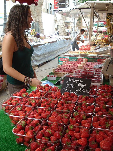 strawberrystand1.jpg